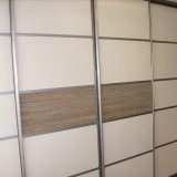 Шкаф купе  с разделение ЛДСП и вставками ротанг