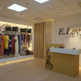 Мебель в салон одежды.