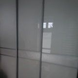 Двери купе со вставками кожи