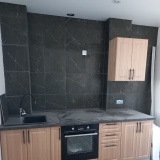 Кухня прямая с нестандартной столешницей