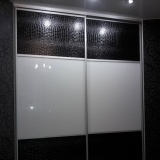 шкаф купе, угловой, встроенный со вставками кожа