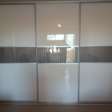 Шкаф купе с дверями AGT и вставками коллекционного стекла