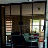 Шкаф купе на заказ. Двери в зеркальном разделении