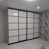 Шкаф купе с с комбинированными дверями МДФ белый глянец